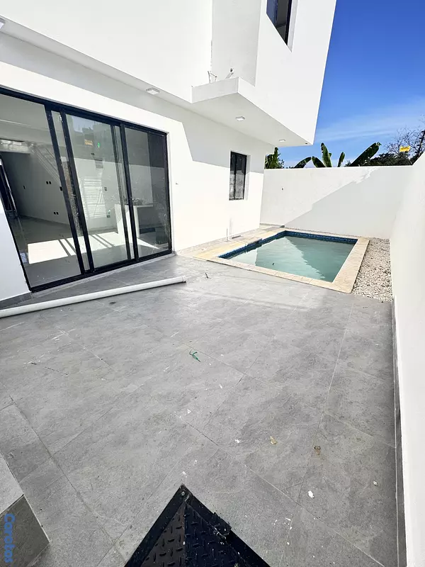 casas - venta de casa de lujo  con piscina en la autopista de San isidro con 3 niveles  3