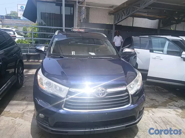 jeepetas y camionetas - DUEÑO VENDE TOYOTA  HIGHLANDER. COMO NUEVA. SOLO UN DUEÑO.  MUY POCO USO.   2