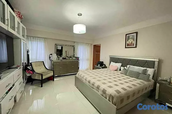 apartamentos - Venta de amplio apartamento ubicado en Serralles 8