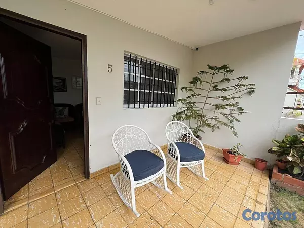 casas - Vendo casa de 2 niveles en San Gerónimo. 2