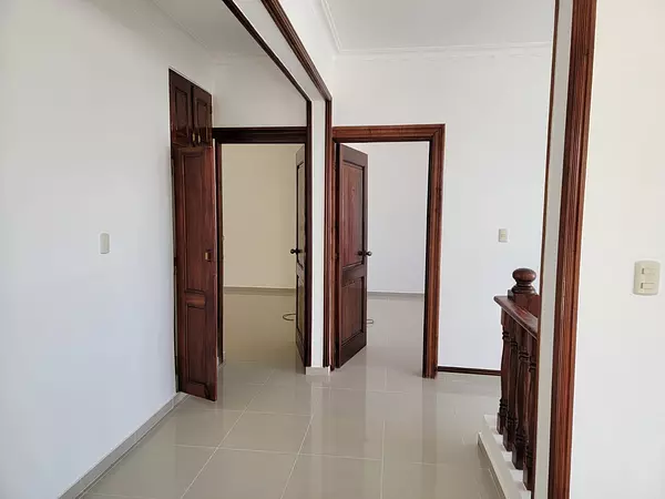 casas - Se Vende Residencia de 2 Niveles en Villa Maria  9