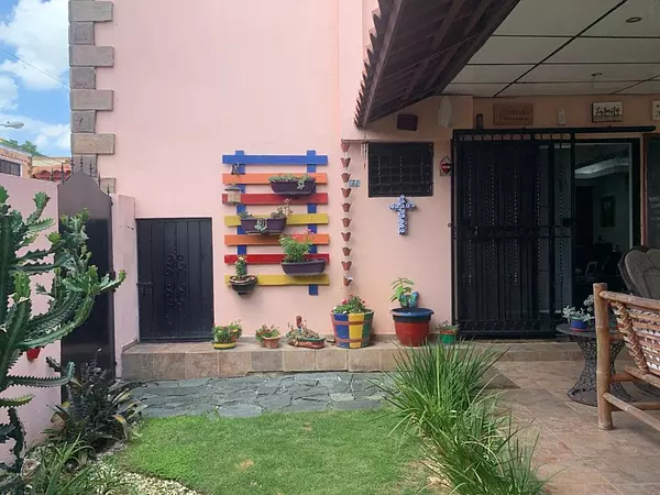 casas - VENDO Casa De 2 Niveles En Residencial Cerrado Altos De Arroyo Hondo III

 7