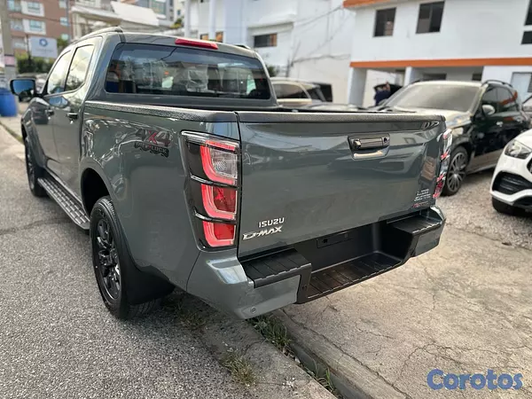 jeepetas y camionetas - Isuzu D-Max 2027  5