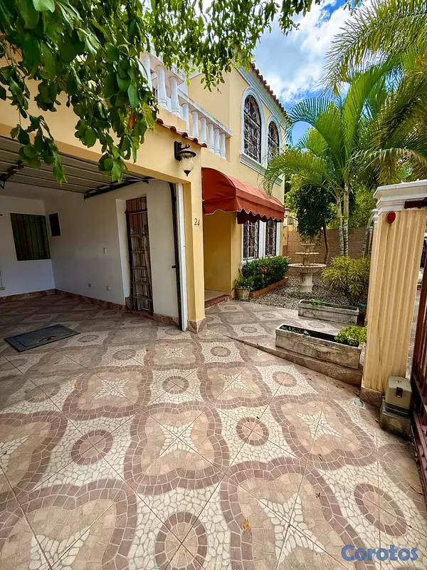 casas - Se vende casa frente a la Sirena de la charles de  9