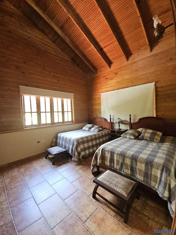 casas vacacionales y villas - Villa en venta en la Castilla Constanza, 34 tareas de Tierra. Titulo deslindado  5