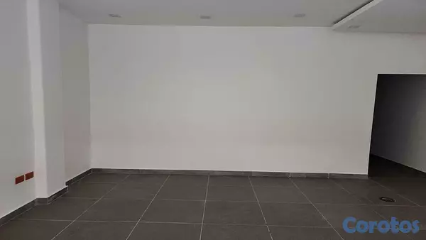 oficinas y locales comerciales - Local Comercial en Alquiler en Plaza Internacional – 86 m² en Área de Comida 8