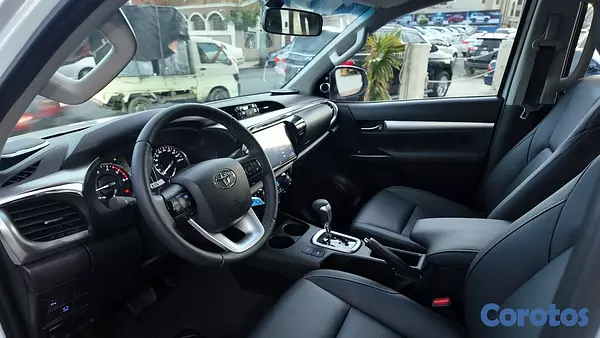 jeepetas y camionetas - Toyota Hilux SRX 2025 10