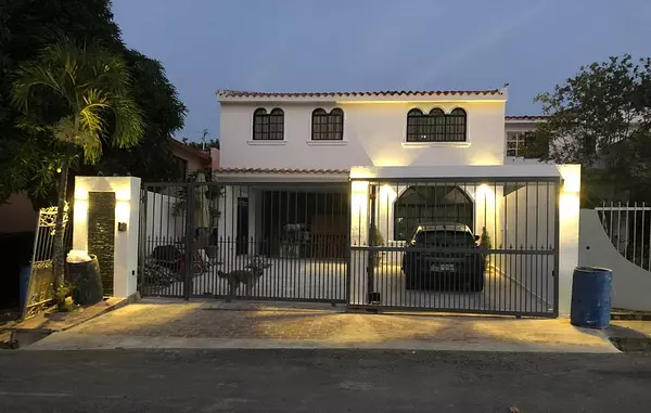 casas - Se Vende casa con  Seguridad en Puerta de Hierro 3