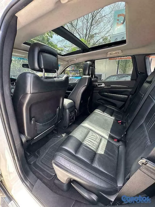 jeepetas y camionetas - Jeep Grand Cherokee Laredo 2012 6