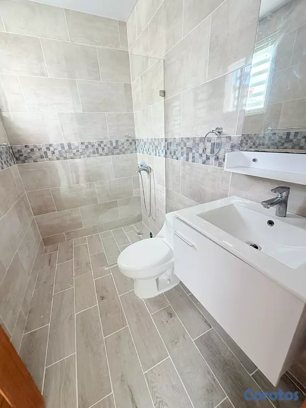 apartamentos - venta de apartamento de 190mts primer piso con patio en autopista de san isidro  8