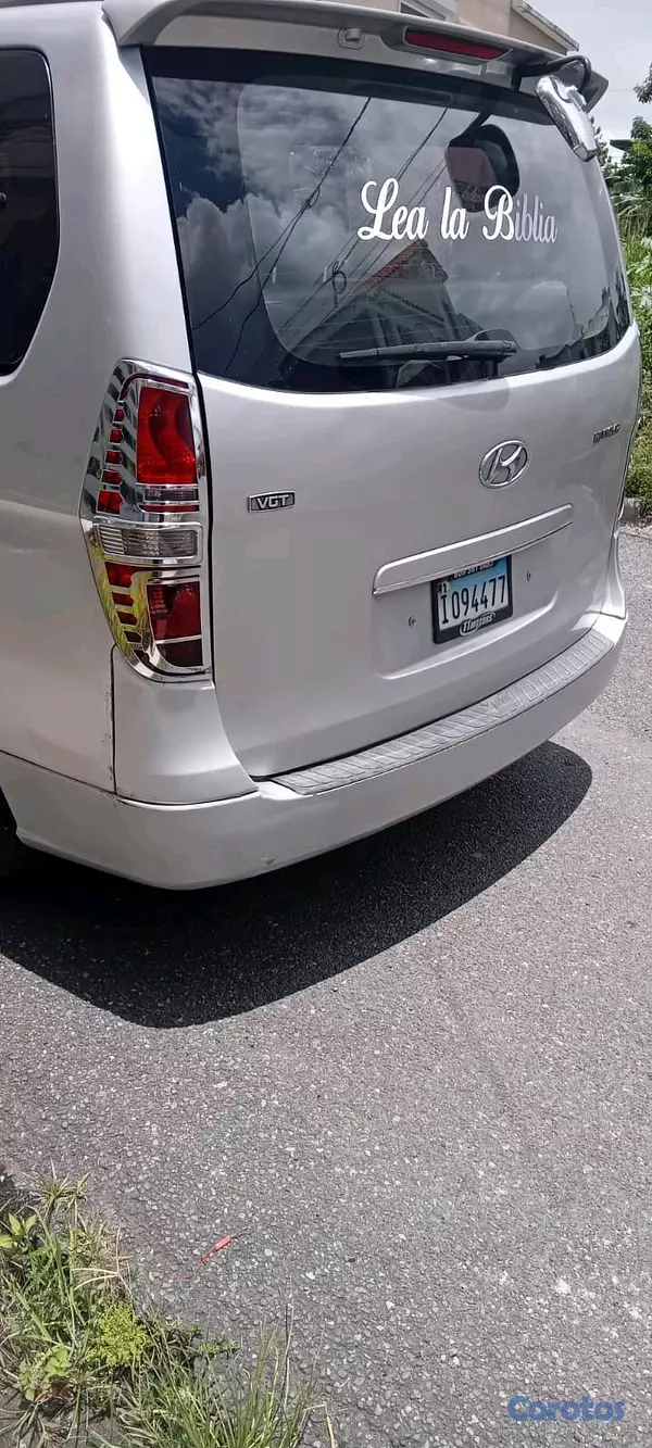 otros vehiculos - Vendo guagua Hyundai Hi 2014 3