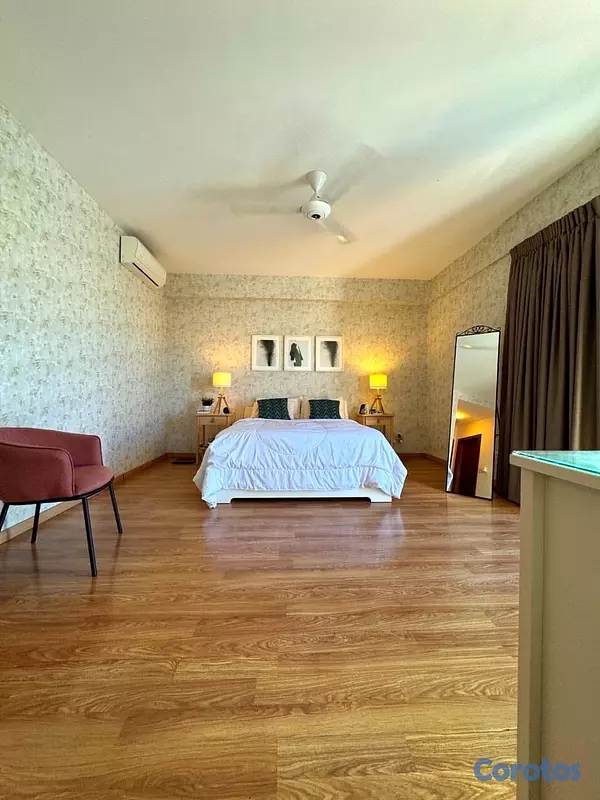apartamentos - vendo Evaristo Morales piso 4 dos habitaciones dos baños dos parqueos no servici 9