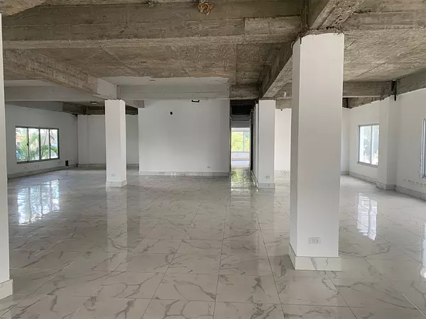 oficinas y locales comerciales - Local con espacio abierto 3 niveles 6
