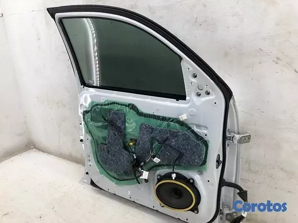 repuestos - Vendo PUERTA DELANTERA RH PARA TOYOTA TACOMA  2018  3