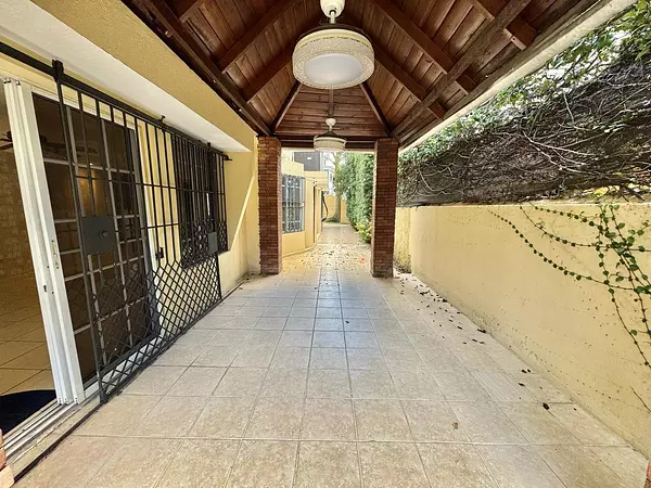 apartamentos - Alquilo casa en Urbanización Real 10