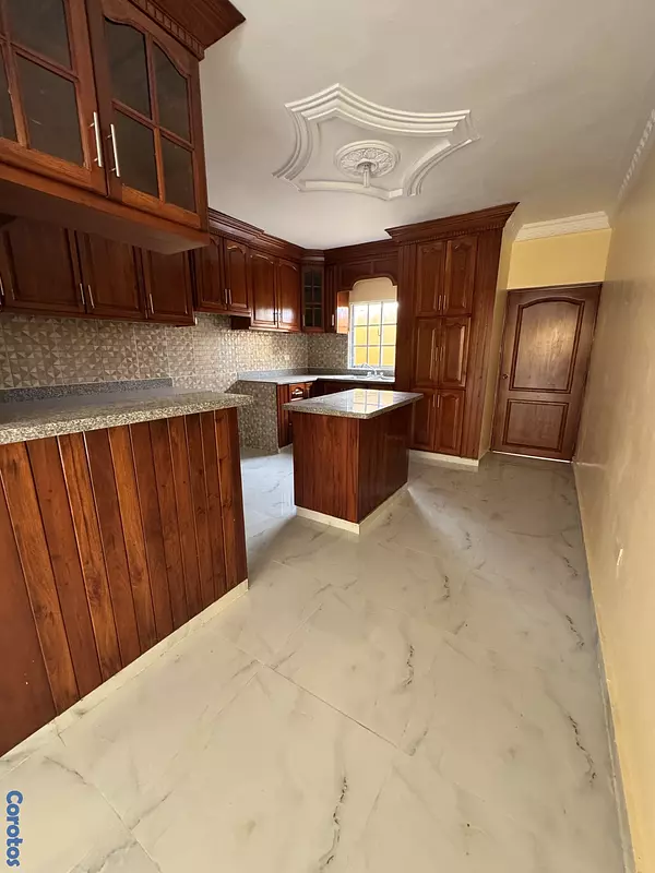 casas - venta de casa en la autopista de san isidro prado oriental con  370mts y 4 hab 4