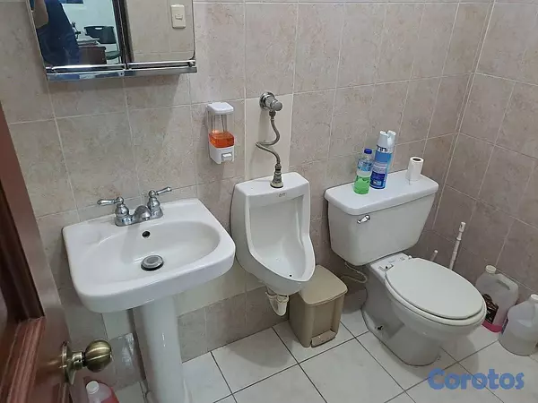 oficinas y locales comerciales - Alquilo local 1er piso 95 mts en Ens. Quisqueya  7
