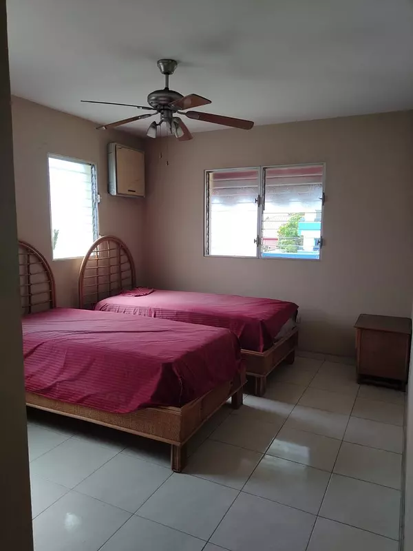 apartamentos - VENDO Excelente oportunidad en la Zona Universitaria! 3er nivel, 124 m. 3