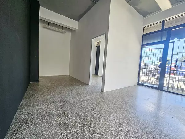 oficinas y locales comerciales - Local en la Esperilla 5
