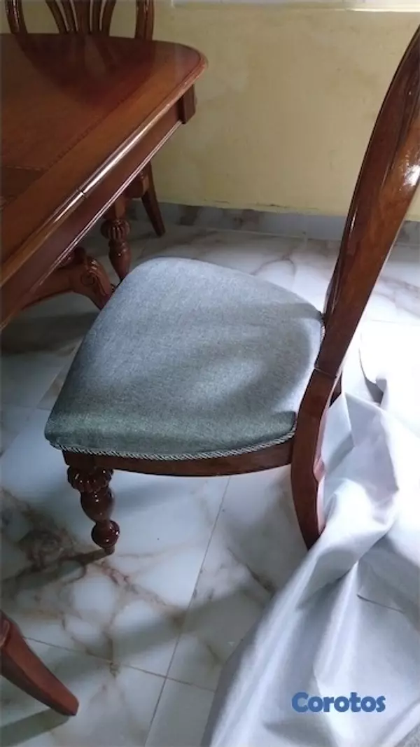 muebles y colchones - Juego de comedor y su vitrina.  3