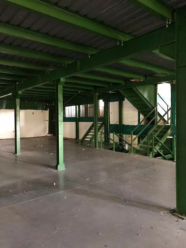 oficinas y locales comerciales - Alquilo Nave 2,403 mts Av Joaquín Balaguer, Stgo 3