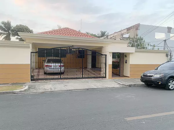 oficinas y locales comerciales - Casa con fines comerciales los prados 7