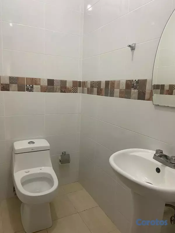 casas - Casa en Alquiler uso Recidencial en Avenida Independencia.  2