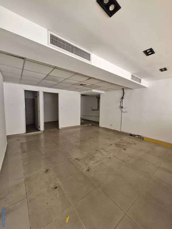 oficinas y locales comerciales - Local en zona comercial en Naco 7