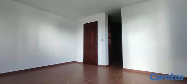 oficinas y locales comerciales - OFICINA 27 de Febrero impecables, muchos parqueos para su uso contactame  6