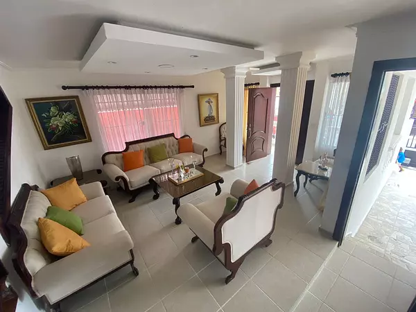 casas - Amplia Casa 2 Niveles en Venta en Jardines del Norte 10