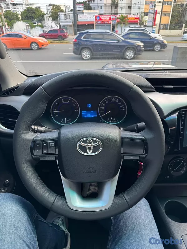 jeepetas y camionetas - Toyota Hilux SRV 2016 10