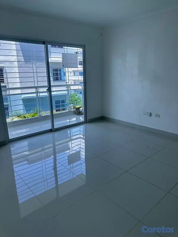 apartamentos - Apartamento en alquiler 3er piso. Res. Las Cayenas, etapa 9. RD$23,000  2