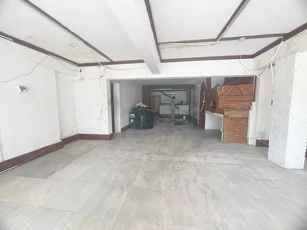 oficinas y locales comerciales - Alquiler local en Evaristo morales  4