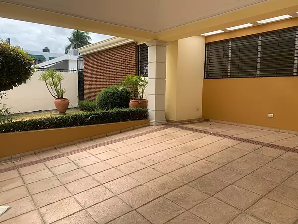 oficinas y locales comerciales - Casa con fines comerciales los prados 8