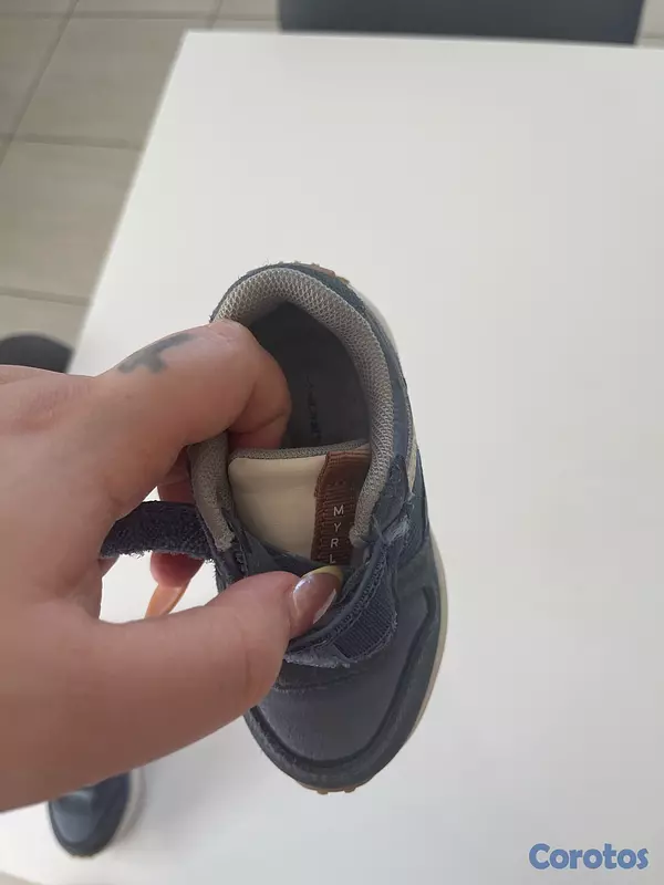 ropa y zapatos - vendo dos pares de zapatos y dos shorts de bebé  3