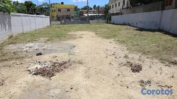 solares y terrenos - TERRENO COMERCIAL 700 MT CON OFICINA 3