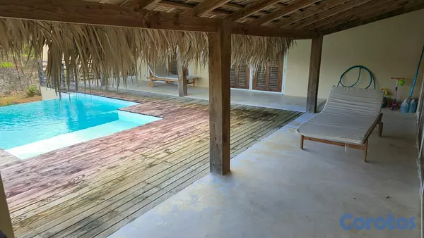 casas vacacionales y villas - Villa con vistas al mar y jardín en venta 3