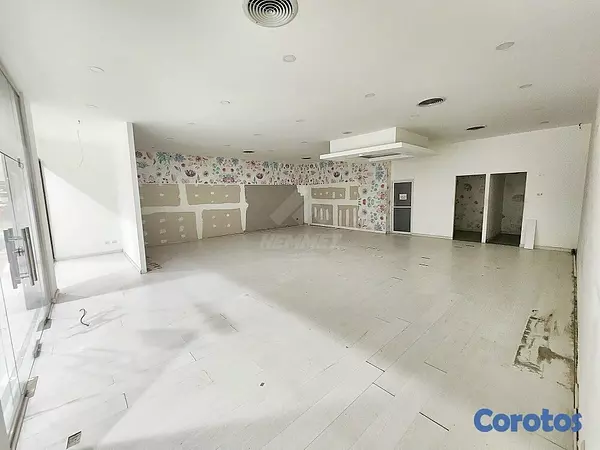 oficinas y locales comerciales - LOCAL PLAZA INTERNACIONAL 135 MTS2 PRIMER PISO SAN 4
