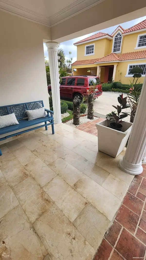 casas - Altos de Arroyo Hondo III, Distrito Nacional
Amplia casa de 3er Piso
USD$450,000 2