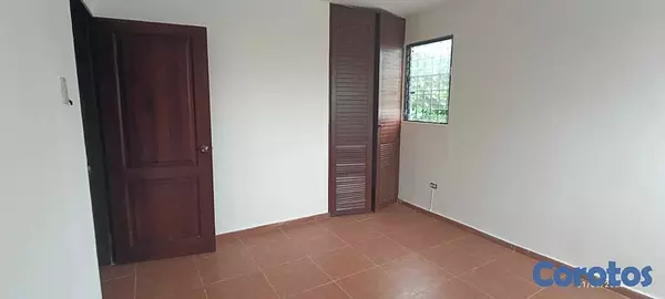 oficinas y locales comerciales - OFICINA 27 de Febrero impecables, muchos parqueos para su uso contactame  7