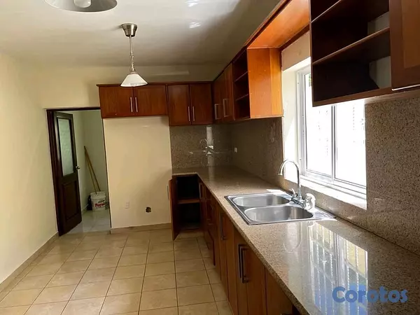 casas - Casa con patio y muy buenos espacios en lugar tranquilo de alta plusvalía  8