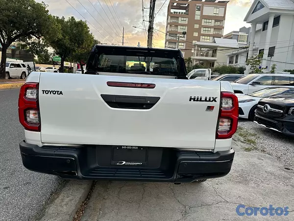 jeepetas y camionetas - Toyota Hilux GR Sport año 2026 0Km. 5