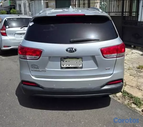 jeepetas y camionetas - Vendo Kia Sorento 3 filas de asientos año 2018  5