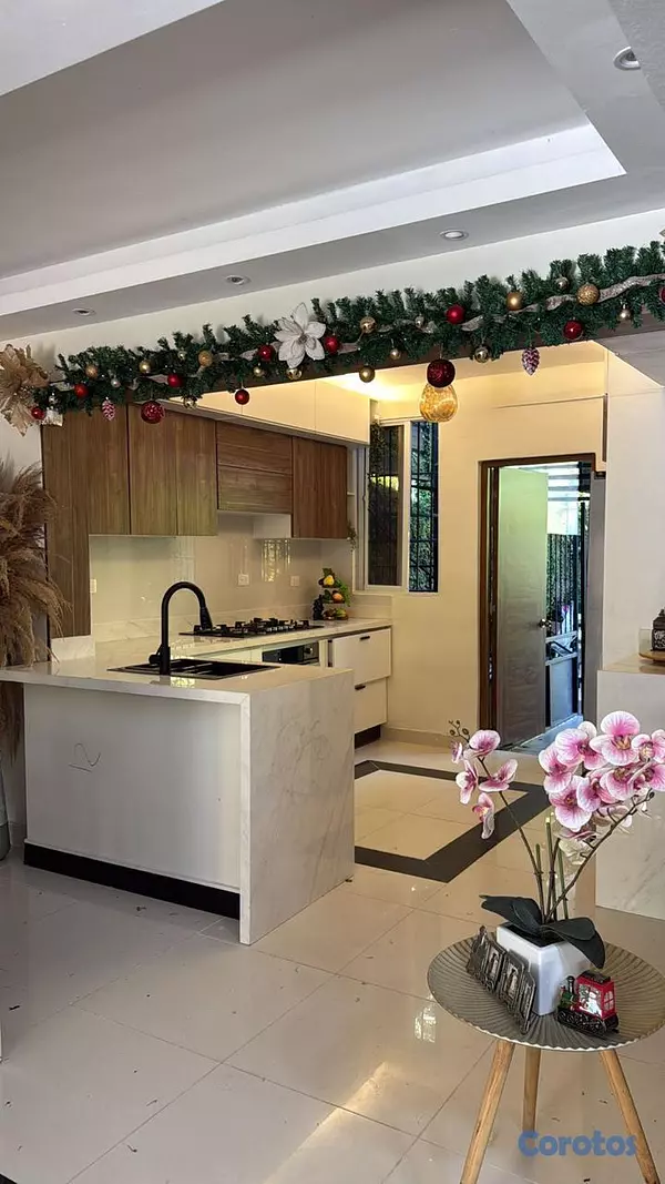 casas - CASA EN VENTA (DETRAS DE LA EMBAJADA AMERICANA) 4