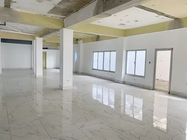 oficinas y locales comerciales - Local con espacio abierto 3 niveles 10