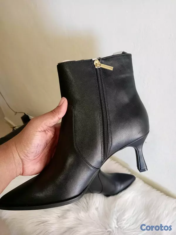 zapatos para mujer - Botas para damas. Color crema #37 las demás en la imagen esta el size  5