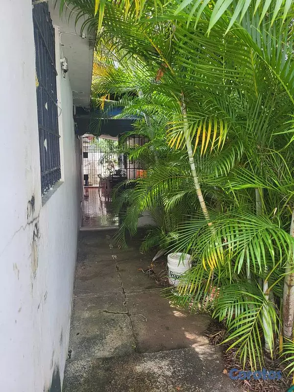 casas - Casa de 3 habitaciones en venta en Av. Independenc 2