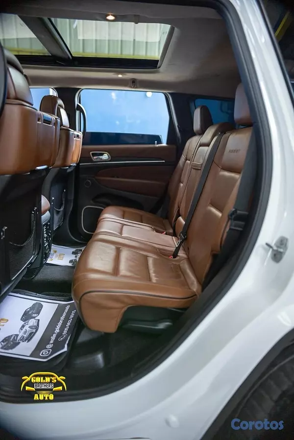 jeepetas y camionetas - Jeep Grand Cherokee Summit 4x4 2016 Clean Carfax 9