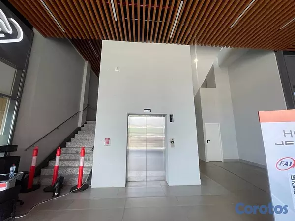 oficinas y locales comerciales - Locales Comerciales en Alquiler | Metro Plaza San Isidro,  3