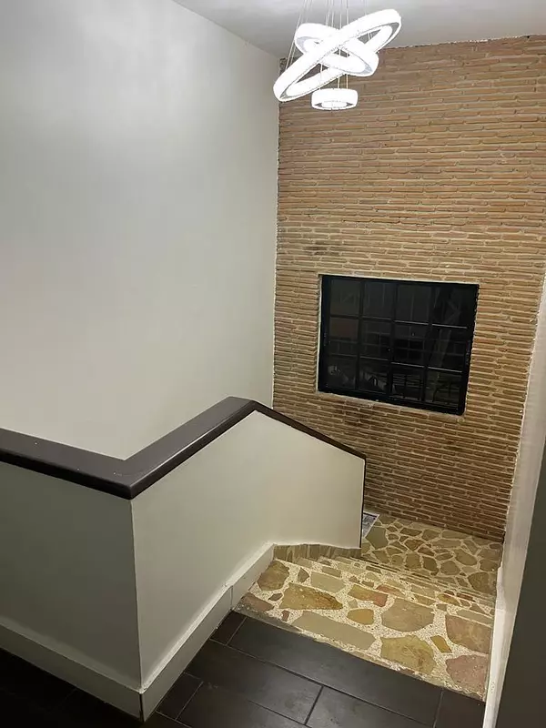 casas - Se Vende casa con  Seguridad en Puerta de Hierro 8